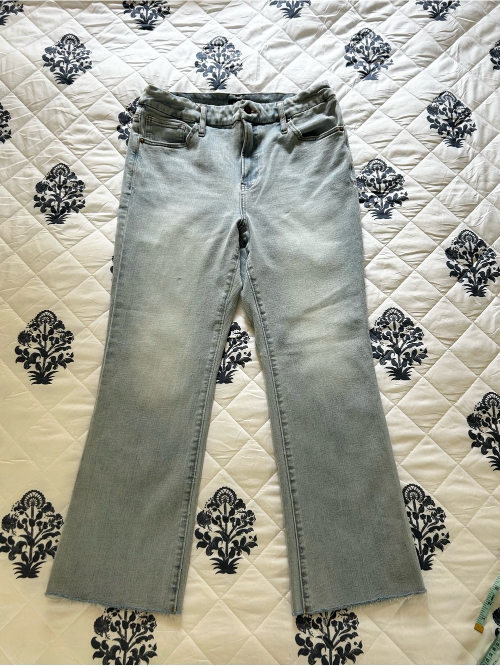 NWOT Express High Waisted Light Wash Raw Hem Flex X Cropped Flare sz L